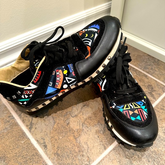 Shoes - Picture 3 of 4